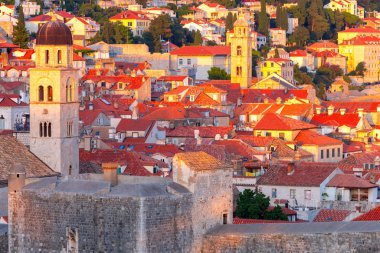 Dubrovnik. Gün batımında limanın havadan görüntüsü.