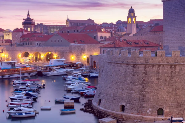 Dubrovnik. Aerial view of the harbor at sunset. — Stock Photo, Image