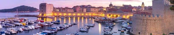 Panoramic aerial view of Dubrovnik at sunset. — Stock Photo, Image