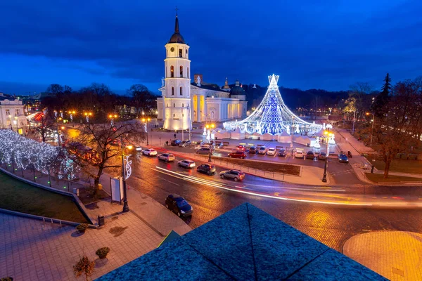 Vilnius. Merkez meydanda Noel ağacı.