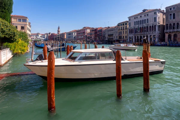 Venice. Old houses over the canal. — Stock Photo, Image