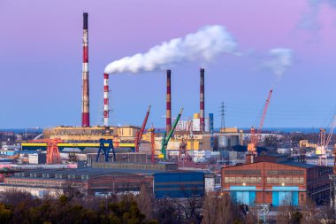 Geceleri Gdansk Tersanesi.