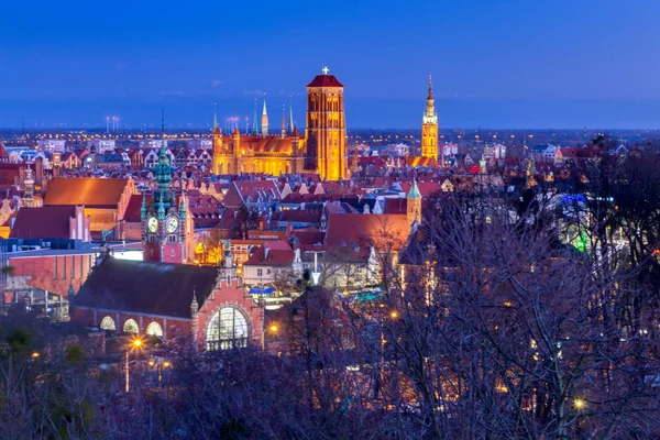 Gdansk. Iglesia de Santa María por la noche . — Foto de Stock