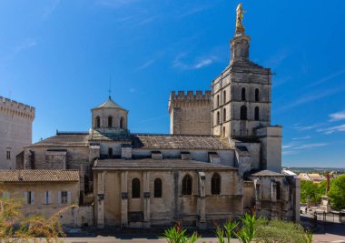 Avignon. Provence. Güneşli bir günde meşhur papalık sarayı..