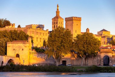 Avignon. Provence. Şehir etrafında eski taş kale duvarı.