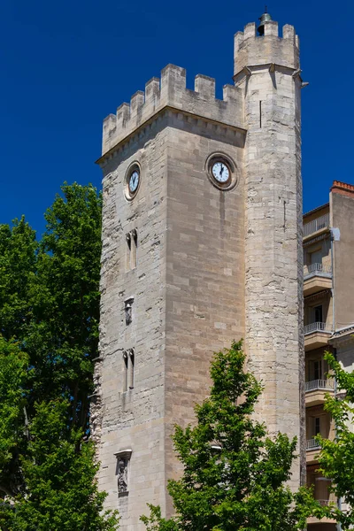 Avignon. Velho relógio torre . — Fotografia de Stock