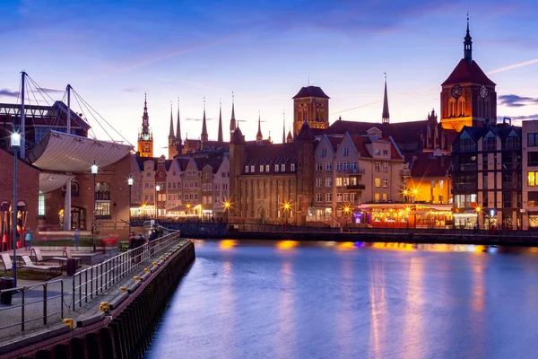 Gdansk. Stadsvall i nattbelysning. — Stockfoto