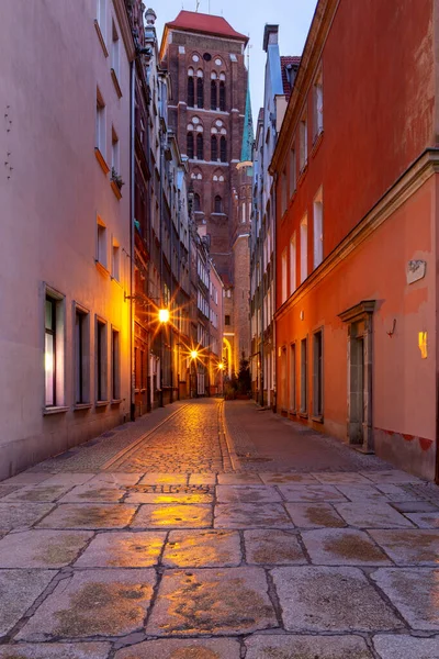 Gdansk. Old narrow medieval street. — Stock Photo, Image
