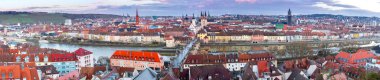 Wurzburg 'da. Panoramik hava şehir görüntüsü.