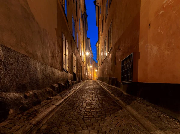 Stockholm. Stará ulice v noci. — Stock fotografie