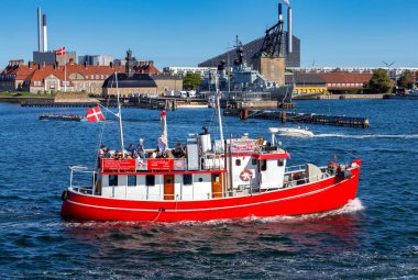 Kopenhag 'da. Kırmızı zevk teknesi.