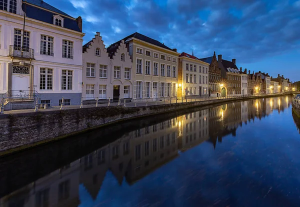 Bruges. Kanal Spiegel Rei. — Stok fotoğraf