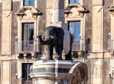 Catania. Çeşme fil gündoğumu.