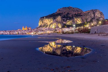 Cefalu. Sicilya. Eski şehir.