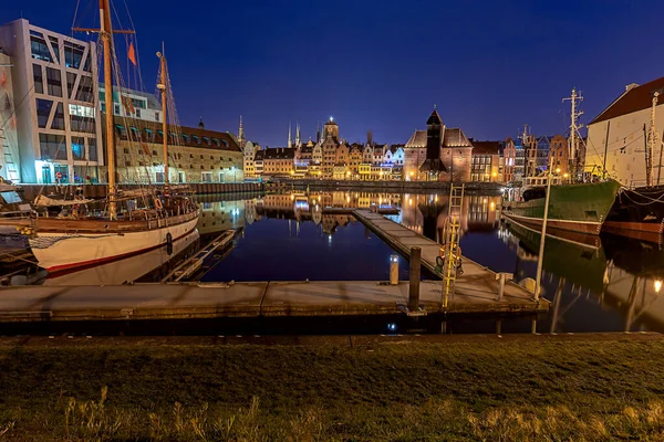 Gdansk. Şehir seti şafakta.. — Stok fotoğraf