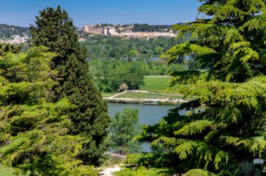 Avignon. Aziz Andrew Manastırı 'nın eski duvarı..