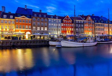 Kopenhag. Şafakta Nyhavn kanal..