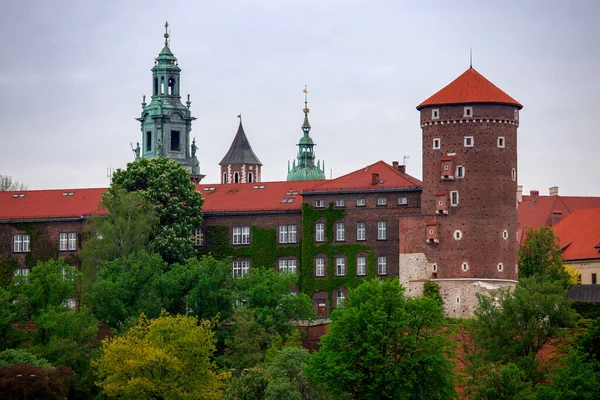 Cracovie. Les tours de la vieille ville . — Photo