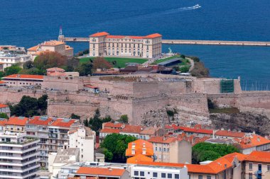 Marsilya. Eski İmparatorluk Sarayı Faro limanda..