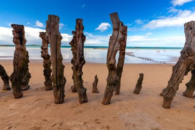 Saint-Malo 'da. Kumsalda sular çekildiğinde.
