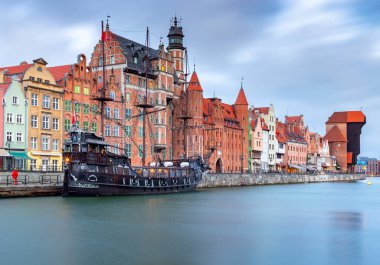 Gdansk. Şehir seti şafakta..