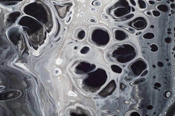 Gemarmerde zwart-wit abstracte achtergrond. Vloeibare acryl marmeren patroon — Stockfoto