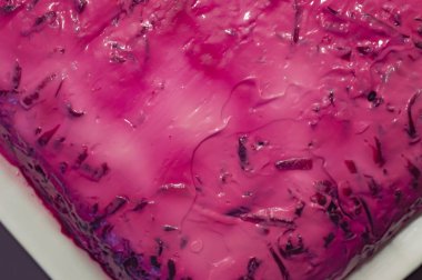 Geleneksel balık salata, soğan ve patates shuba doku Üstten Görünüm