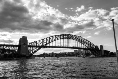 İkonik Sydney Harbour bridge
