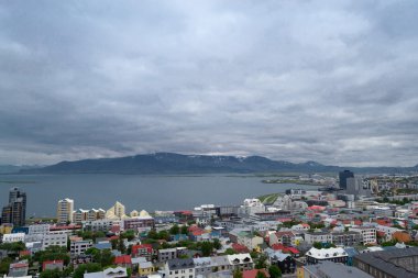 TanımlıkHallgrimskirkja tepesinden