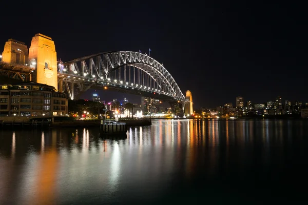 Notte al ponte sul porto — Foto Stock
