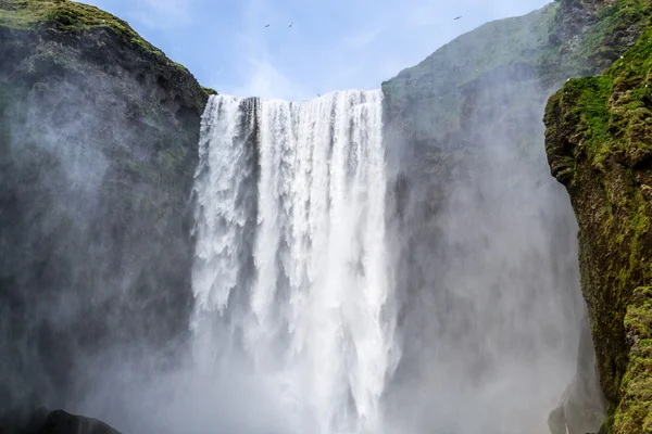 Uma das centenas de wter cai na Islândia — Fotografia de Stock