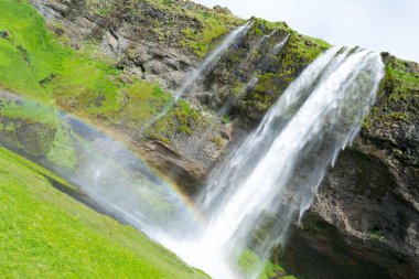Bir wter yüzlerce İzlanda'düşüyor