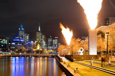 Yarra Nehri tarafından Melbourne geceleri