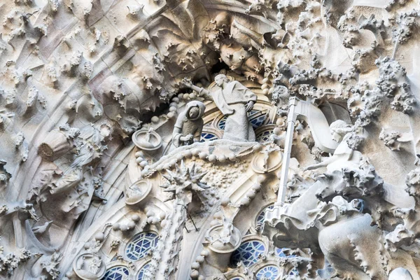 La Sagrada Familia en Barcelona est l'un des bâtiments les plus emblématiques — Photo