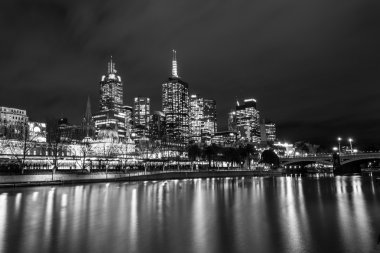 Yarra Nehri tarafından Melbourne geceleri