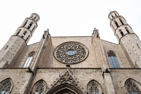 Santa Maria del Mar en los barrios góticos de Barcelona —  Fotos de Stock
