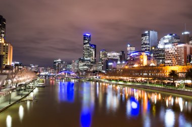 Yarra Nehri tarafından Melbourne geceleri