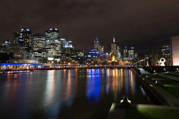 Près de la rivière Yarra à Melbourne la nuit — Photo