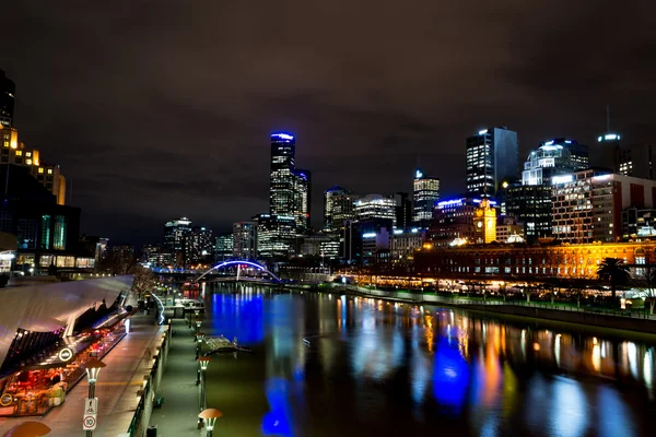 По річці Ярра в Мельбурні на ніч — стокове фото