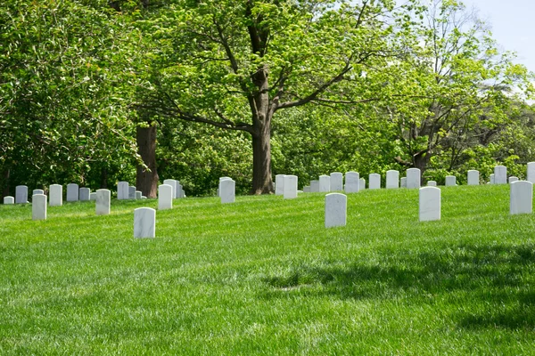 Pietre tombali nel cimitero nazionale di Arlington — Foto Stock