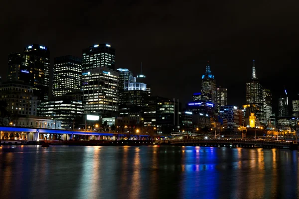 Près de la rivière Yarra à Melbourne la nuit — Photo