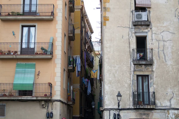 Barselona Gothic kesimlerde dar sokak — Stok fotoğraf