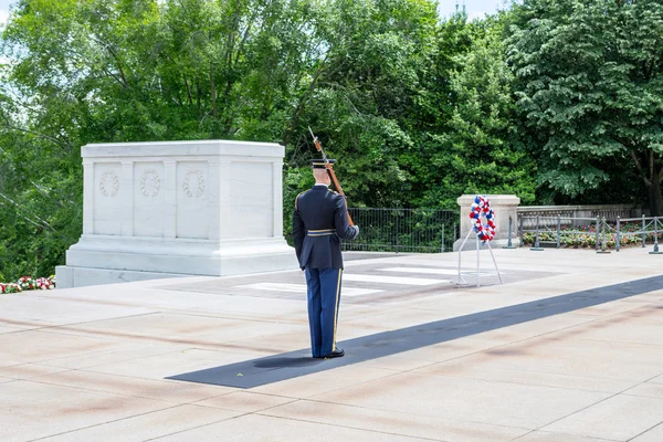 Sírja az ismeretlen katona Arlington — Stock Fotó