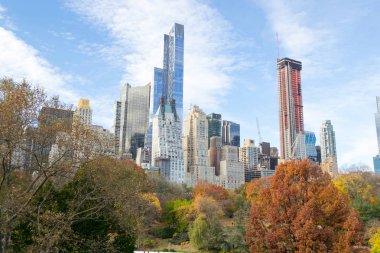 Bir sonbahar sabah Central Park'tan Midtown
