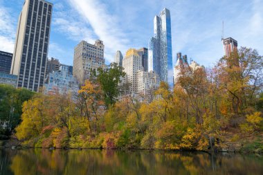Bir sonbahar sabah Central Park'tan Midtown
