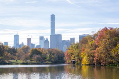 Middtown Lake içinde central Park'a manzarası