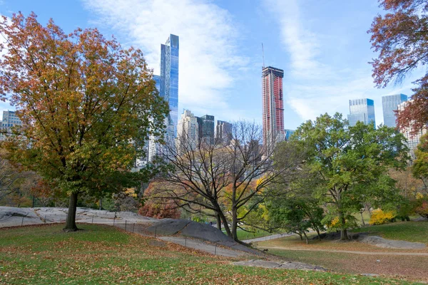 Bir sonbahar sabah Central Park'tan Midtown — Stok fotoğraf