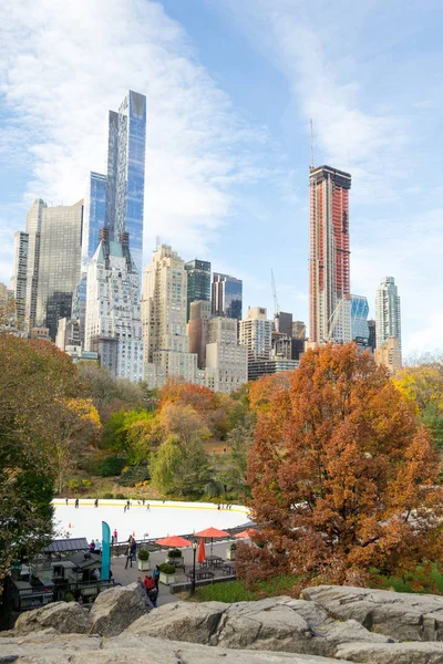 Midtown desde Central Park en una mañana de otoño — Foto de Stock