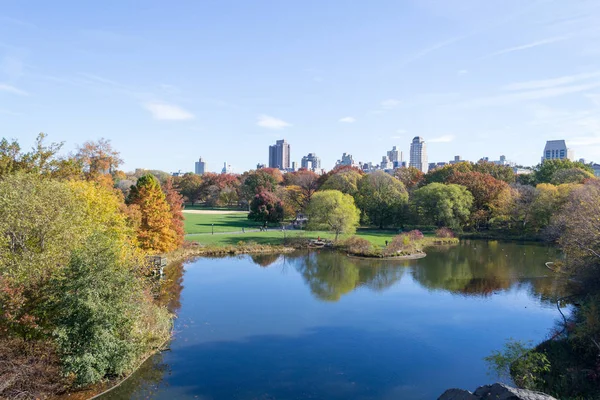 Schloss Belvedere im Central Park beherbergt die offiziellen Wetterdaten — Stockfoto