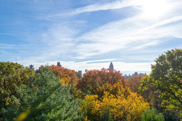 Castillo Belvedere en Central Park contiene el tiempo oficial s — Foto de Stock